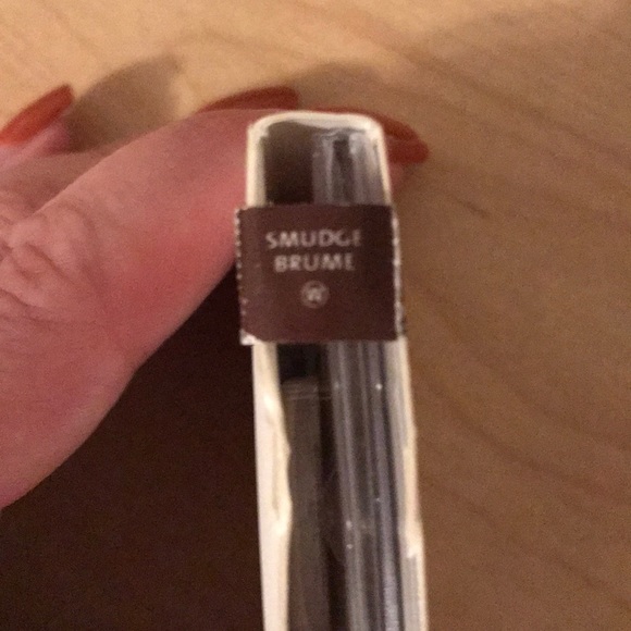 Eye shadow - Picture 2 of 2